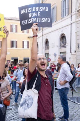 IPA89220728 - Protest in Piazza Montecitorio in Rome against the passage of the Anti-Semitism Decree-Law Copyright: xMatteoxNardonex xx IPA89220728