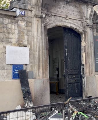 High Lycée Roger Verlome Blockades in France - Lycée Roger Verlome Buildings Facades Set on Fire Videograbs - Lycée Roger Verlome building facade set on fire during clashes between students and police as protesting students carry out blockading actions in Paris,France, on October 2, 2026. Since late September, students have staged protests outside schools over grievances ranging from timetables, class sizes and a shortage of teachers to overheated classrooms during this year s heatwaves. The protests started in the Ile-de-France region around Paris but have now spread to other cities nationwide. Photo by CLPRESS ABACAPRESS.COM France Copyright: xCLPRESS ABACAx