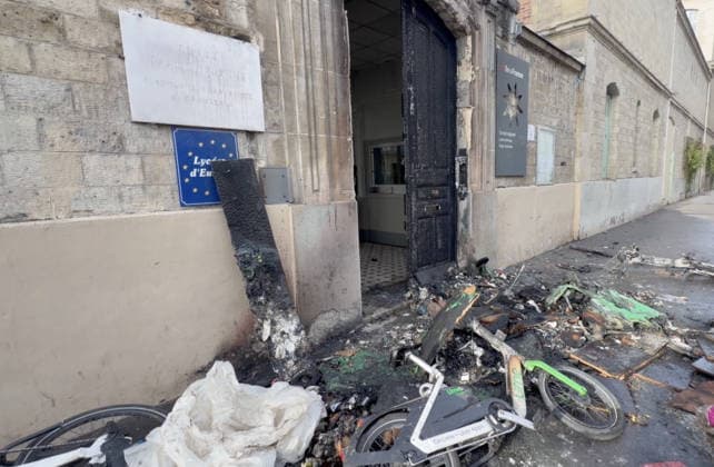 High Lycée Roger Verlome Blockades in France - Lycée Roger Verlome Buildings Facades Set on Fire Videograbs - Lycée Roger Verlome building facade set on fire during clashes between students and police as protesting students carry out blockading actions in Paris,France, on October 2, 2026. Since late September, students have staged protests outside schools over grievances ranging from timetables, class sizes and a shortage of teachers to overheated classrooms during this year s heatwaves. The protests started in the Ile-de-France region around Paris but have now spread to other cities nationwide. Photo by CLPRESS ABACAPRESS.COM France Copyright: xCLPRESS ABACAx