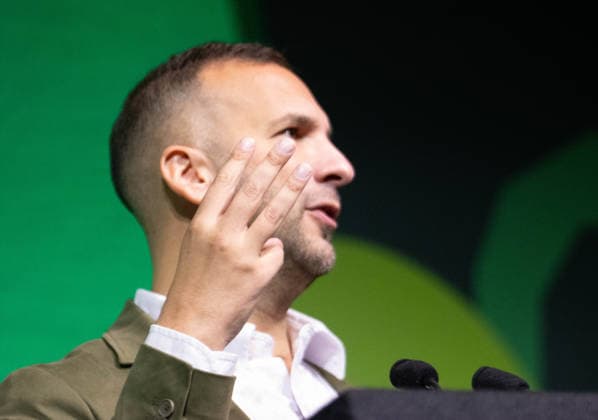 October 2, 2026, Brighton, United Kingdom: Green Party leader Zack Polanski addresses delegates on the main stage at the Brighton Centre during the party s annual conference. Green Party deputy leader Zack Polanski addressed delegates on the main stage at the Brighton Centre during the party s annual conference in Brighton, East Sussex. Mr Polanski was introduced to the stage by Hannah Spencer, following an opening address by Sian Berry, with party members including Rachel Millward watching from the audience. Brighton United Kingdom - ZUMAs197 20261002_aaa_s197_226 Copyright: xGaryxRobertsx