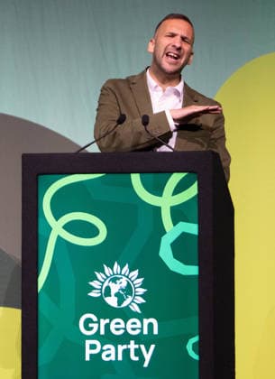 October 2, 2026, Brighton, United Kingdom: Green Party leader Zack Polanski addresses delegates on the main stage at the Brighton Centre during the party s annual conference. Green Party deputy leader Zack Polanski addressed delegates on the main stage at the Brighton Centre during the party s annual conference in Brighton, East Sussex. Mr Polanski was introduced to the stage by Hannah Spencer, following an opening address by Sian Berry, with party members including Rachel Millward watching from the audience. Brighton United Kingdom - ZUMAs197 20261002_aaa_s197_233 Copyright: xGaryxRobertsx