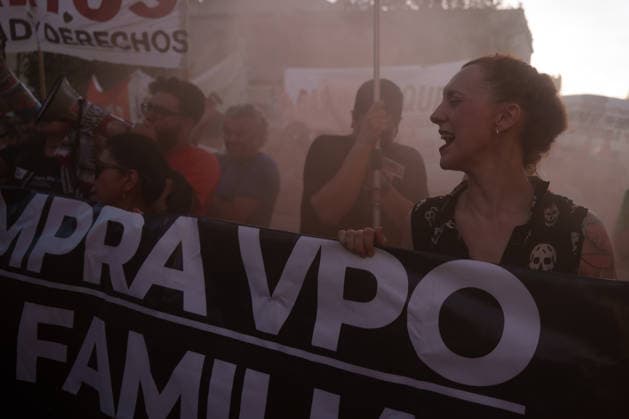The Seville Tenants’ Union is organizing a demonstration for the right to housing. Images from the demonstration through the streets of Seville for the right to housing. October 2, 2026, in Seville, Andalusia, Spain The Seville Tenants’ Union is organizing a demonstration under the slogan Seville for the Right to Housing to demand measures against evictions, exorbitant rents, and real estate speculation October 2, 2026 Francisco J Seville, Andalusia Seville, Andalusia, Spain Copyright: xFranciscoxJ.xOlmox 7816423