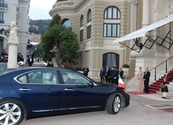 President Sergio Mattarella in Monaco PHOTOPQR NICE MATIN Cyril Dodergny Monaco Oct. 2, 2026 Monaco, Oct. 2, 2026 In front of the Monte Carlo Opera House: Arrival of Italian President Sergio Mattarella and his daughter Laura, welcomed by H.S.H. Prince Albert II and Princess Charlene Monaco, Oct. 2, 2026 State visit by Italian President Sergio Mattarella, meeting the princely family upon his arrival at the palace in Monaco, France Copyright: xPHOTOPQR NICExMATIN MAXPPPxCyrilxDodergnyx 20261002NIM2661 20261002NIM2661