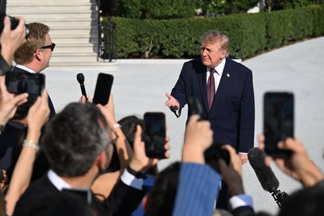 October 2, 2026, Washington, Dc, USA: U.S. President Donald Trump talks to the media before boarding Marine One on the South Lawn of the White House in Washington, DC, United States, on October 2, 2026. Washington USA - ZUMAs197 20261002_aaa_s197_275 Copyright: xKylexMazzax