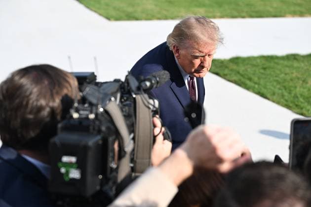 October 2, 2026, Washington, Dc, USA: U.S. President Donald Trump talks to the media before boarding Marine One on the South Lawn of the White House in Washington, DC, United States, on October 2, 2026. Washington USA - ZUMAs197 20261002_aaa_s197_259 Copyright: xKylexMazzax