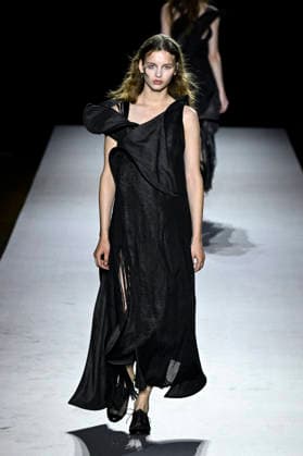 Yohji Yamamoto Women s Ready-to-Wear Spring Summer 2027 Collection Fashion Show during Paris Fashion Week, on October 2, 2026 Bestimage Yohji Yamamoto Fashion Show Women s Ready-to-Wear Spring Summer 2027 Collection during Paris Fashion Week, on October 2, 2026, in Paris, France Paris France Copyright: xAgencex xBestimagexAgencex xBestimagex