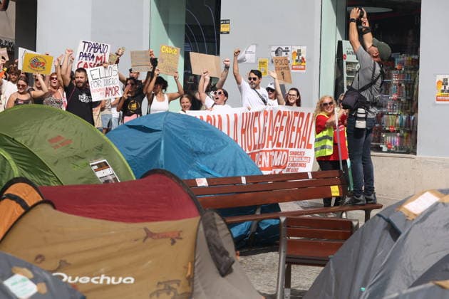 Cádiz Takes to the Streets for Decent Housing Photo of the protest in Cádiz for decent housing, organized by the Tenants Union October 3, 2026, in Cádiz, Andalusia, Spain October 3, 2026 Cádiz Cádiz Spain Copyright: xNachoxFradex 7817660