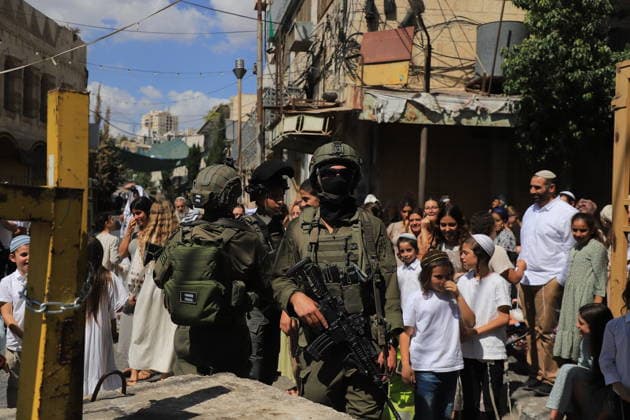 Israeli forces raid Hebron on Sukkot holiday HEBRON, WEST BANK, PALESTINE - OCTOBER 03: Israeli soldiers restrict the movement of Palestinians and take security measures as they raid the Old Town on the occasion of Sukkot feast in Hebron, West Bank, Palestine on October 03, 2026. Amer Shallodi Anadolu Hebron West Bank. Editorial use only. Please get in touch for any other usage. Copyright: x2026xAnadoluxAmerxShallodix