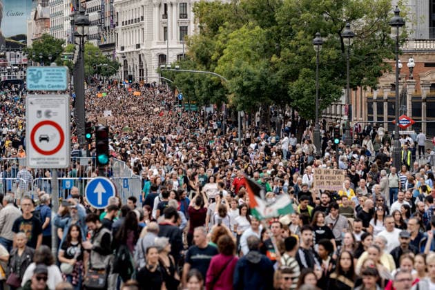Thousands march in Madrid over Spain’s housing crisis MADRID, SPAIN - OCTOBER 3: Thousands of people march through central city center during a demonstration organized by tenant unions demanding measures to improve housing conditions and address Spain’s housing crisis, a day after parliament rejected two government housing decrees in Madrid, Spain, on October 3, 2026. Diego Radames Anadolu Madrid Spain. Editorial use only. Please get in touch for any other usage. Copyright: x2026xAnadoluxDiegoxRadamesx