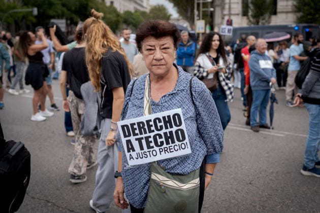 Thousands march in Madrid over Spain’s housing crisis MADRID, SPAIN - OCTOBER 3: Thousands of people march through central city center during a demonstration organized by tenant unions demanding measures to improve housing conditions and address Spain’s housing crisis, a day after parliament rejected two government housing decrees in Madrid, Spain, on October 3, 2026. Diego Radames Anadolu Madrid Spain. Editorial use only. Please get in touch for any other usage. Copyright: x2026xAnadoluxDiegoxRadamesx