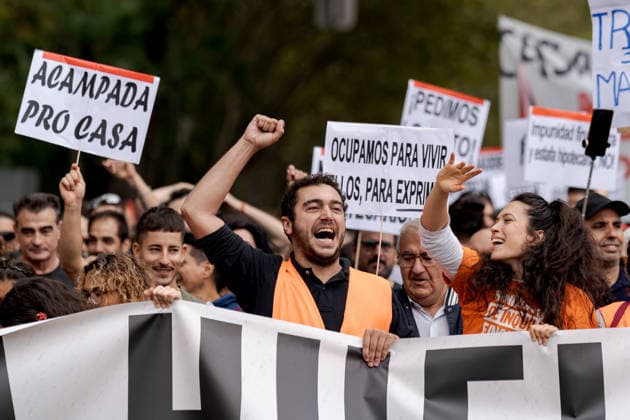 Thousands march in Madrid over Spain’s housing crisis MADRID, SPAIN - OCTOBER 3: Thousands of people march through central city center during a demonstration organized by tenant unions demanding measures to improve housing conditions and address Spain’s housing crisis, a day after parliament rejected two government housing decrees in Madrid, Spain, on October 3, 2026. Diego Radames Anadolu Madrid Spain. Editorial use only. Please get in touch for any other usage. Copyright: x2026xAnadoluxDiegoxRadamesx
