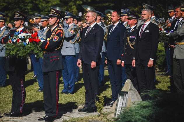 82nd anniversary of the Carpathina-Dukla Operation SVIDNIK, SLOVAKIA – OCTOBER 3: Peter Pellegrini, President of Slovakia (M) attends the wreath laying ceremony as Slovak officials, military personnel and members of the public gather to commemorate the 82nd anniversary of the Carpathian-Dukla Operation, one of the bloodiest military operations fought on Slovak territory during World War II. The commemorations take place at the Military Historical Museum in Svidnik and at the Dukla battlefield memorial complex, honouring the soldiers who fought and died during the operation, which marked the beginning of the direct liberation of Czechoslovakia. Robert Nemeti Anadolu Svidnik Slovakia. Editorial use only. Please get in touch for any other u Copyright: x2026xAnadoluxRobertxNemetix