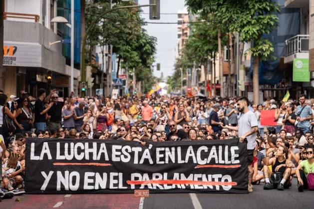 October 3, 2026, Las Palmas De Gran Canaria, Las Palmas, Spain: LAS PALMAS DE GRAN CANARIA, SPAIN †OCTOBER 3, 2026: Thousands of people marched through Las Palmas de Gran Canaria to demand measures addressing the housing crisis, following several days of protest and a camp in Plaza de la Feria. The demonstration set off from the square toward the regional government headquarters, with protesters calling for affordable housing, rent regulation and greater public housing provision. The mobilization took place a day after Spainâ€⠢s Congress rejected two government decrees containing housing measures. Las Palmas De Gran Canaria Spain - ZUMAq101 20261003_zna_q101_091 Copyright: xAlexxBashax