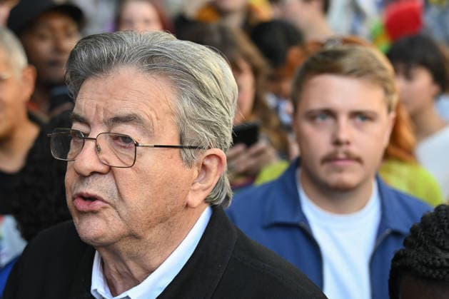 Jean-Luc MÃ lenchon, the LFI candidate in the 2027 presidential election, addresses the crowd on the sidelines of the 2026 Pride March in Paris on 3 October 2026 - 03 10 2026 - France Ile-de-France (region) Paris - JulienxMattiax xLexPictorium LePictorium_0341752