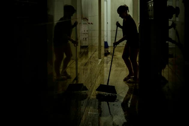 Rain in L Hospitalet de Llobregat, Barcelona: The streets and residents of the Bellvitge neighborhood in L Hospitalet de Llobregat, Barcelona, Catalonia, Spain during the rainy weekend along the Catalan coast and foothills in the early morning of October 4, 2026. Lorena Sopê, L Hospitalet de Llobregat, L Hospitalet de Llobregat, Spain Copyright: xLorenaxSopênax 7819150