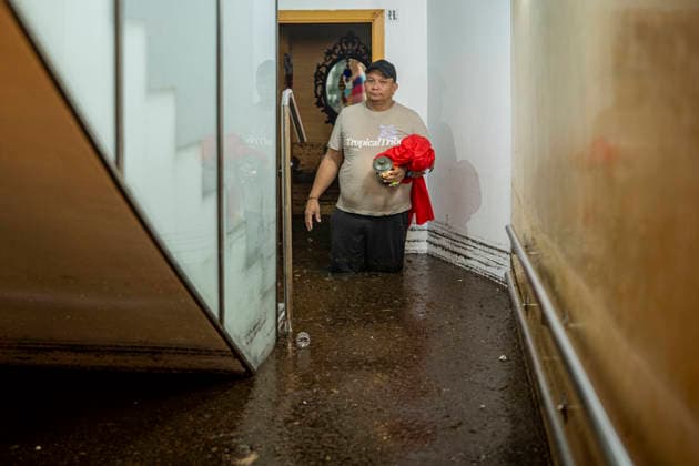 Rain in L Hospitalet de Llobregat, Barcelona: The streets and residents of the Bellvitge neighborhood in L Hospitalet de Llobregat, Barcelona, Catalonia, Spain during the rainy weekend along the Catalan coast and foothills in the early morning of October 4, 2026. Lorena Sopê, L Hospitalet de Llobregat, L Hospitalet de Llobregat, Spain Copyright: xLorenaxSopênax 7819160