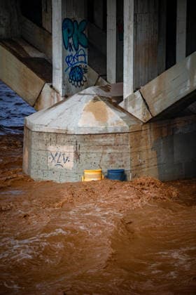 The Besòs River Exceeds the Danger Threshold in Santa Coloma de Gramenet, Barcelona. The Besòs River has risen due to last night’s torrential rains, on October 4, 2026, in Santa Coloma de Gramenet, Barcelona, Catalonia, Spain. The Generalitat’s Civil Protection Agency has issued an Es Alert to residents of Barcelona, Montcada i Reixac, Santa Coloma de Gramenet, and Sant Adrià de Besòs, Barcelona, due to the risk of the Besòs River overflowing as a result of the rainstorm. Civil Protection has asked residents in the vicinity to move to upper floors if the water reaches their homes. They also remind residents to avoid basements and ground floors and to stay away from the river OCTOBER 4, 2026 Kike Rincó Santa Coloma de Gramenet, Barcelona Copyright: xKikexRinconx 7819610