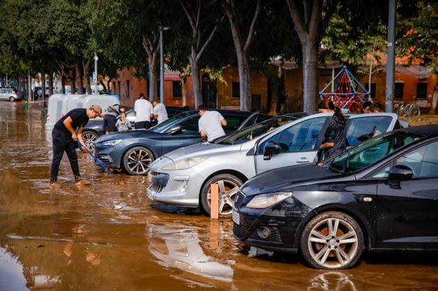 The Besòs River Exceeds the Danger Threshold in Santa Coloma de Gramenet, Barcelona. Residents clean up the mud that has accumulated in the streets due to last night’s torrential rains, on October 4, 2026, in Sant Adrià de Besòs, Barcelona, Catalonia, Spain. The Generalitat’s Civil Protection Agency has issued an Es Alert to residents of Barcelona, Montcada i Reixac, Santa Coloma de Gramenet, and Sant Adrià de Besòs, Barcelona, due to the risk of the Besòs River overflowing as a result of the rainstorm. Civil Protection has asked nearby residents to go to upper floors if water reaches their homes. They also remind residents to avoid basements and ground floors and to stay away from the river OCTOBER 4, 2026 Kike Rincó Sant Adrià de Besòs Copyright: xKikexRinconx 7819684