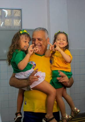 MACEIo, AL - 04.10.2026: ALFREDO GASPAR VOTA EM MACEIo - Vice-presidential candidate Alfredo Gaspar (PL) voted this Sunday morning (4) at the Guido school, in the Farol neighborhood, in the capital of Alagoas. He was accompanied by his two granddaughters. x3025025x GUIDOxJR.