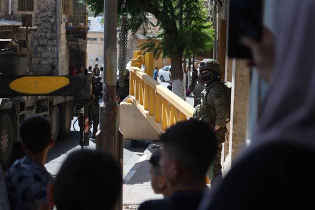 October 4, 2026, Hebron, Palestine, State of: HEBRON, OCCUPIED WEST BANK, OCTOBER 4, 2026: Newly installed Israeli military gates are seen near entrances to Hebron s Old City as Israeli forces impose additional movement restrictions in the area. One of the new iron gates was installed in the Al-Zahid area, a key route connecting neighborhoods of the Old City and providing access toward the Ibrahimi Mosque. Local shop owner Badr al-Tamimi said the restrictions were affecting access to more than 1,000 commercial shops and over 500 homes in the area. Hebron Palestine, State of - ZUMAq101 20261004_zna_q101_066 Copyright: xMosabxShawerx