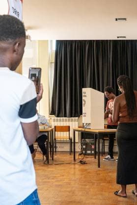 RECORD DATE NOT STATED Elections in the city of Porto, Portugal, 2026. Porto (Portugal), October 4, 2026 - Politics Elections 2026 Voting - Voters arrive to vote in Porto at ISEP, the third largest Brazilian polling station abroad, in the city of Porto, Portugal, this Sunday, October 4, 2026.(Foto: Andre Ribeiro Thenews2 imago images) Elections in the city of Porto, Portugal, 2026. Copyright: xAndrexRibeirox