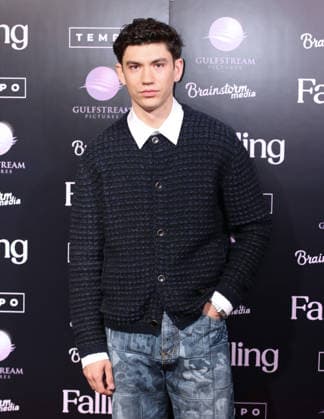 October 4, 2026, New York, Ny, United States: Archie Renaux attends the New York Premiere of Falling . Held at The SAG-AFTRA Foundation Robin Williams Center in New York. Zuma Press. October 4, 2026. New York United States - ZUMAp281 20261004_zea_p281_006 Copyright: xPhotoxImagexPressx