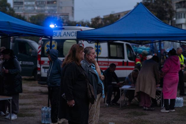 Russian missile attack on Ukraine s Kharkiv KHARKIV, UKRAINE - OCTOBER 5: Civilians are seen as firefighters and emergency service workers operate at the site of a residential building struck by a guided bomb in Kharkiv, Ukraine on October 5, 2026. A guided bomb hit a residential building, killing at least two people and injuring over 30 others. The strike destroyed several parked vehicles and damaged more than 40 surrounding houses, with search, rescue, and cleanup operations ongoing by police, firefighters, and volunteers. Carlo Bravo Anadolu Kharkiv Ukraine. Editorial use only. Please get in touch for any other usage. Copyright: x2026xAnadoluxCarloxBravox
