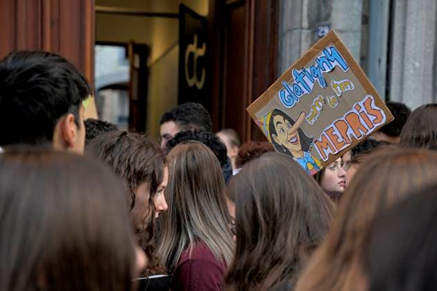 Student protest in Liege on 06 10 2026 LIEGE, BELGIUM - OCTOBER 06 : Students protest against the ministerial reform on September on October 6, 2026 in Liege, Belgium, 06 10 2026 ( Liege Belgium Copyright: xSesx