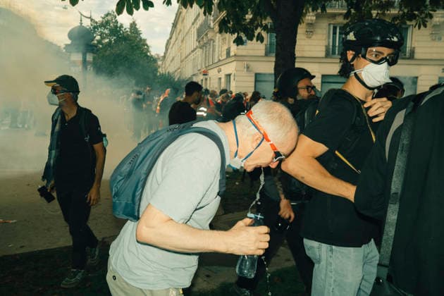 Paris Students Protest Education Conditions Demonstrators assist a person bent over as smoke hangs in the street in Paris, France, on October 6, 2026. France s Interior Ministry said 256,000 people marched nationwide, including 56,000 in Paris, during the student-led day of action over school conditions. High school students called for more education funding and staff, smaller classes and improved facilities, with teachers, parents and unions joining demonstrations. Paris Ile de France France Copyright: xDavoodxMaeilix