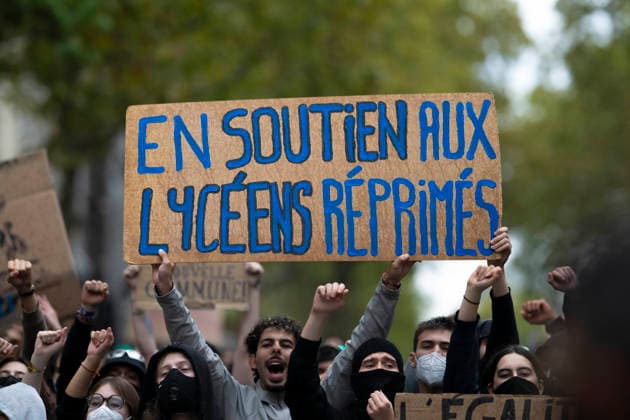 Students Demonstration outside Science Po Paris Students on Boulevard Saint Germain during a demonstration outside Science Po in Paris, France on October 7 2026 in support of high school students. Photo by Eliot Blondet ABACAPRESS.COM Paris France Copyright: xBlondetxEliot ABACAx