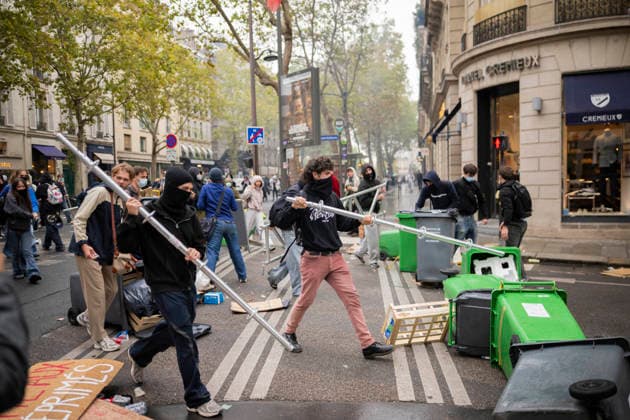 Students Demonstration outside Science Po Paris Students on Boulevard Saint Germain during a demonstration outside Science Po in Paris, France on October 7 2026 in support of high school students. Photo by Eliot Blondet ABACAPRESS.COM Paris France Copyright: xBlondetxEliot ABACAx
