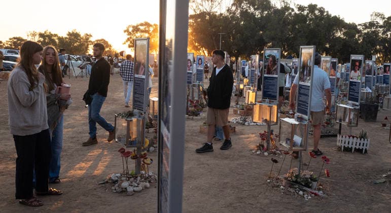 Israelis mourn at sunrise in the Re im memorial on the third anniversary where Hamas massacred 364 people and took another 40 hostages during the Nova dance party on October 7, 2023, near Kibbutz Re im, southern Israel on Wednesday, October 7, 2026. The Hamas cross-border attacks resulted in the deaths of approximately 1,200 people and the abduction of 251 hostages. ISR2026060800222 JimxHollander