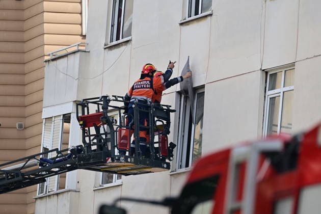 Partial collapse occurs in 7-story building in Istanbul s Maltepe district ISTANBUL, TURKIYE - OCTOBER 8: Search and rescue personnel, including firefighters, AFAD, UMKE, and police teams, operate at the site of a partial building collapse in the Cevizli neighborhood of Maltepe district, Istanbul, Turkiye on October 8, 2026. Trapped residents on the unaffected upper floors were evacuated while emergency teams initiated search and rescue efforts beneath the collapsed lower levels. Ten people were rescued alive from the rubble, while officials confirmed two fatalities as of late morning. Serhat Cagdas Anadolu Istanbul Turkey. Editorial use only. Please get in touch for any other usage. Copyright: x2026xAnadoluxSerhatxCagdasx