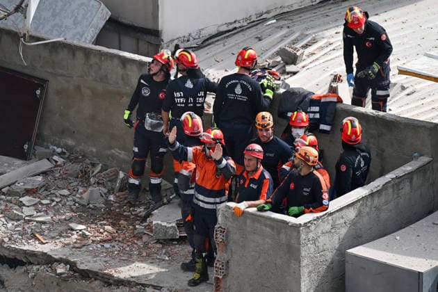 Partial collapse occurs in 7-story building in Istanbul s Maltepe district ISTANBUL, TURKIYE - OCTOBER 8: Search and rescue personnel, including firefighters, AFAD, UMKE, and police teams, operate at the site of a partial building collapse in the Cevizli neighborhood of Maltepe district, Istanbul, Turkiye on October 8, 2026. Trapped residents on the unaffected upper floors were evacuated while emergency teams initiated search and rescue efforts beneath the collapsed lower levels. Ten people were rescued alive from the rubble, while officials confirmed two fatalities as of late morning. Ahmet Okatali Anadolu Istanbul Turkey. Editorial use only. Please get in touch for any other usage. Copyright: x2026xAnadoluxAhmetxOkatalix