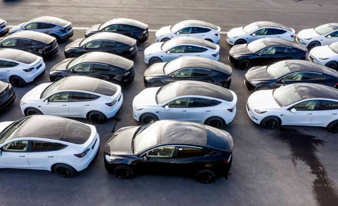 Problems with door handles: Tesla recalls nearly three million cars in China, archive images
