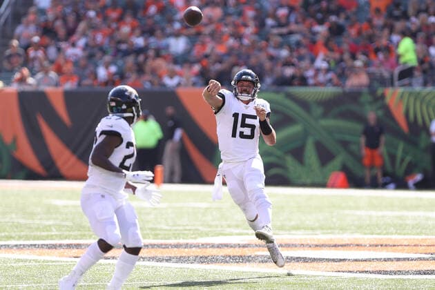 CINCINNATI, OH - OCTOBER 20: Jacksonville Jaguars quarterback Gardner Minshew (15) passes the ball during the game against the Jacksonville Jaguars and the Cincinnati Bengals on October 20th 2019, at Paul Brown Stadium in Cincinnati, OH. (Photo by Ian Johnson Icon Sportswire) NFL, American Football Herren, USA OCT 20 Jaguars at Bengals Icon191020012