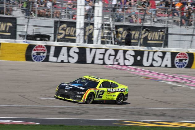 LAS VEGAS, NV - OCTOBER 16: Ryan Blaney ( 12 Team Penske Menards Knauf Ford) racing during the South Point 400 NASCAR, Motorsport, USA Cup Series Playoff race on October 16, 2022, at Las Vegas Motor Speedway in Las Vegas, NV. (Photo by Matthew Bolt LVMS Icon Sportswire) AUTO: OCT 16 NASCAR Cup Series Playoff South Point 400 Icon221016048