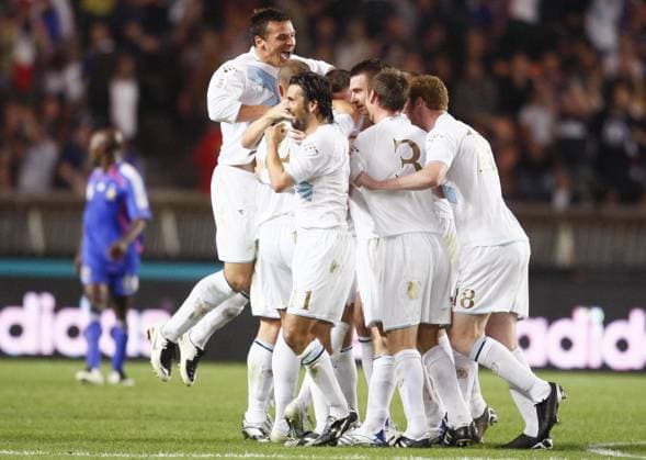 Soccer - UEFA European Championship, EM, Europameisterschaft 2008 Qualifying, Group B, France vs Scotland - Paris Scotland players celebrate at the final whistle during the UEFA European Championship Qualifying match, Group B, France vs Scotland at Parc des Princes in Paris, France on September 12, 2007. Sotland won 1-0. Photo Christian Liewig ABACAPRESS.COM Paris France Copyright: xLiewigxChristian ABACAx 131574_32 LiewigxChristian ABACAx 131574_32