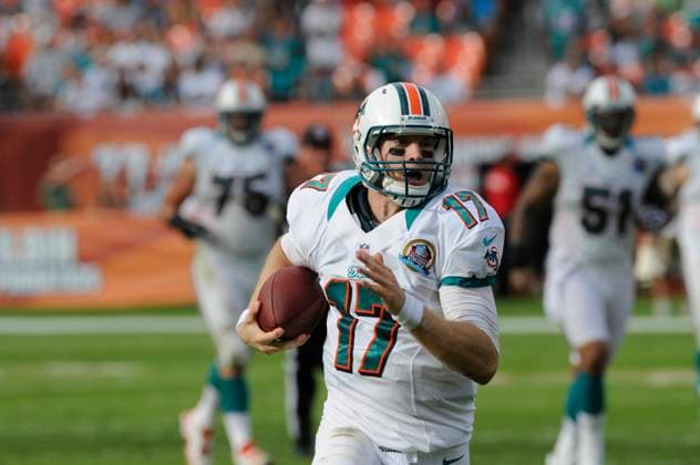 NFL, American Football Herren, USA Jaguars vs Dolphins DEC 16 December 16, 2012: Ryan Tannehill 17 of the Miami Dolphins in action during the NFL football game between the Miami Dolphins and Jacksonville Jaguars at Sun Life Stadium in Miami Gardens FL. The Dolphins defeated the Jaguars 24-3. Miami Gardens FL U.S. EDITORIAL USE ONLY Copyright: xx ZUMA-20121216_zaf_cd5_110.jpg JCxRidleyx csmphoto689217