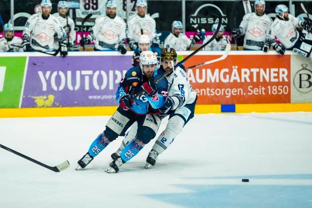 Battle for the puck duel between Philipp Mass Towerstars Ravensburg, 25 and Andrew Yogan Dresdner Eisloewen, 12 , GER, Ravensburg Towerstars vs Dresdner Eisloewen, Ice Hockey, DEL2, Season 2024 2025, Playoff Final Game 7, 29 04 25 GER, Ravensburg Towerstars vs Dresdner Eisloewen, Ice Hockey, DEL2, Season 2024 2025, Playoff Final Game 7, 29 04 25 Ravenburg Copyright: xEibner-Pressefoto MaximilianxRistx EP_MRT