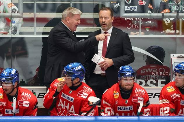 Head Coach Bill Peters Augsburger Panther , Co Coach Thomas Dolak Augsburger Panther , Augsburger Panther vs Adler Mannheim, 2 Spieltag, Eishockey, Penny DEL, 14 09 2025 Augsburg Bayern Germany Copyright: xkolbert-press ChristianxKolbertx
