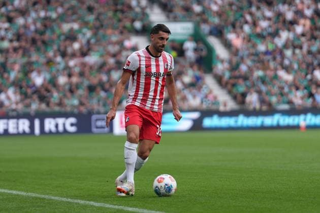 Vincenzo Grifo SC Freiburg, 32 on ball , Germany, Soccer, 1 Bundesliga, Matchday 4, 2025 2026, SV Werder Bremen vs SC Freiburg, 20 09 2025, Weserstadion, Bremen, Germany DFL REGULATIONS PROHIBIT ANY USE OF PHOTOGRAPHS AS IMAGE SEQUENCES AND OR QUASI VIDEO Bremen Weserstadion Bremen Germany Copyright: xArnexAmbergx
