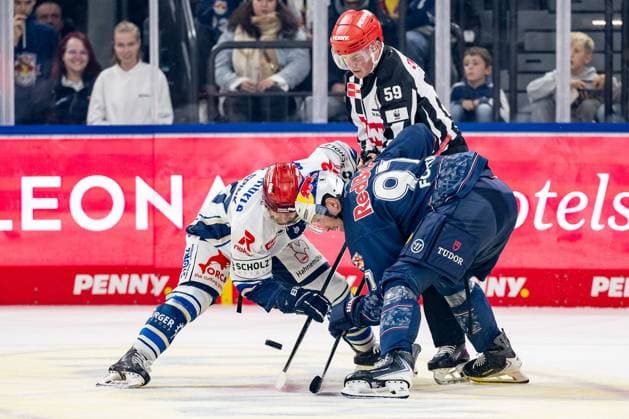 Linesperson Jonas Reinold takes a faceoff between Tylor Spink Schwenninger Wild Wings, 90 and Gabriel Fontaine EHC Red Bull Muenchen, 97 GER, EHC Red Bull Muenchen vs Schwenninger Wild Wings, Ice Hockey, DEL, Matchday 14, Season 2025 2026, 26 10 2025 GER, EHC Red Bull Muenchen vs Schwenninger Wild Wings, Ice Hockey, DEL, Matchday 14, Season 2025 2026, 26 10 2025 Muenchen Copyright: xEibner-Pressefoto HeikexFeinerx EP_HFR