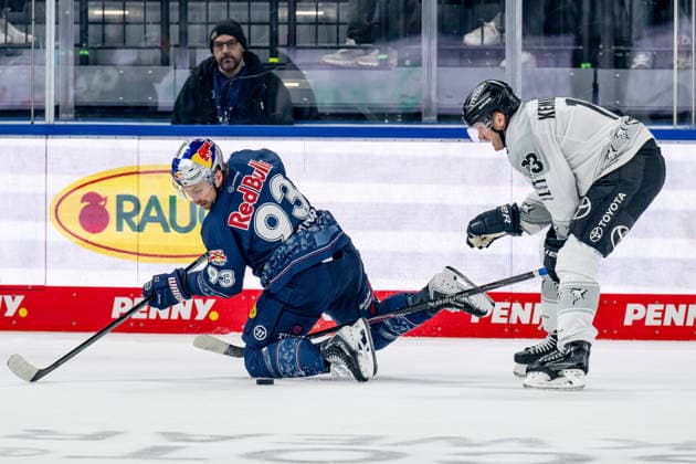 Fight for the puck duel between Maximilian Kastner EHC Red Bull Muenchen, 93 and Valtteri Kemilaeinen Koelner Haie, 13 GER, EHC Red Bull Muenchen vs Koelner Haie, Ice Hockey, DEL, Matchday 47, Season 2025 2026, 01 03 2026 GER, EHC Red Bull Muenchen vs Koelner Haie, Ice Hockey, DEL, Matchday 47, Season 2025 2026, 01 03 2026 Muenchen Copyright: xEibner-Pressefoto HeikexFeinerx EP_HFR