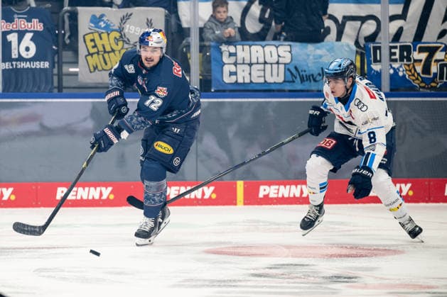 Battle for the puck duel between Brady Ferguson EHC Red Bull Muenchen, 12 and Philipp Krauss ERC Ingolstadt, 8 GER, EHC Red Bull Muenchen vs ERC Ingolstadt, ice hockey, DEL, playoffs, quarterfinals game 5, season 2025 2026, 02 04 2026 GER, EHC Red Bull Muenchen vs ERC Ingolstadt, ice hockey, DEL, playoffs, quarterfinals game 5, season 2025 2026, 02 04 2026 Muenchen Copyright: xEibner-Pressefoto HeikexFeinerx EP_HFR