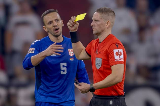 Munich, Germany October 1, 2026 UEFA Nations League 2026–2027 League Phase Group A2 Match 3 Germany vs. Serbia Pictured from left: Nemanja Maksimovic (SRB) receives a yellow card from referee Espen Eskas (NOR). DFB and DFL regulations prohibit any use of photographs as image sequences and or quasi-video. Allianz Arena, Bayern Copyright: xFotostandx xSchäferx