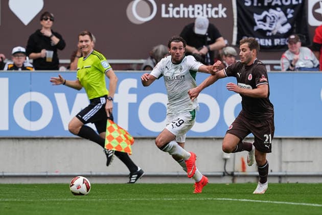 October 3, 2026, xydrx, Men s, Soccer, Friendly Match, FC St. Pauli vs. Borussia Mönchengladbach, 2026–2027 Season, Millerntor Stadium, Joe Scally (Borussia Mönchengladbach), No. 29 in a tackle against Lars Ritzka (FC St. Pauli), No. 21. DFB regulations prohibit any use of photographs as image sequences and or quasi-video. Copyright: HMBxMedia YannisxDreimann