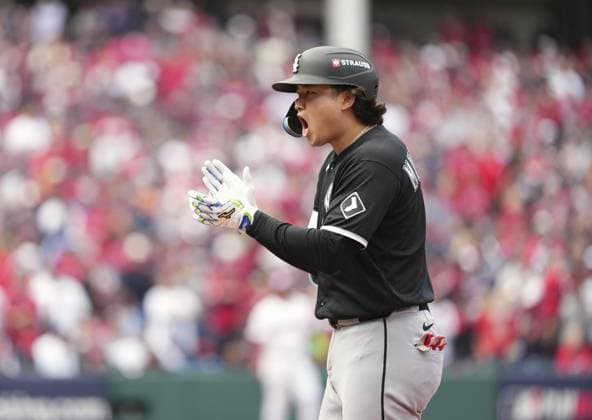 Baseball: Division Series between White Sox and Guardians Chicago White Sox first baseman Munetaka Murakami reacts after hitting a single in the first inning of Game 1 of the American League Division Series against the Cleveland Guardians at Progressive Field in Cleveland, Ohio, on Oct. 3, 2026. A14AA0005629942P