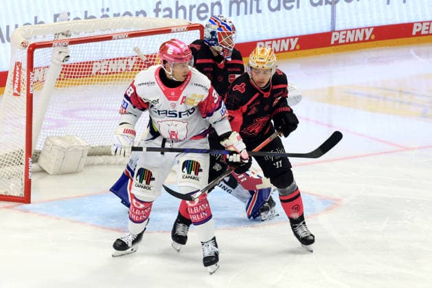 October 4, 2026, GER, DEU, Germany, Ice Hockey: Yannick Veilleux, Eisbären Berlin 38; NIKLAS TREUTLE, Ice Tigers 31; OWEN HEADRICK, Ice Tigers 47; nordphoto GmbH, Engler Berlin, Uber Arena Berlin, Germany Copyright: xNordphotox xEnglerx