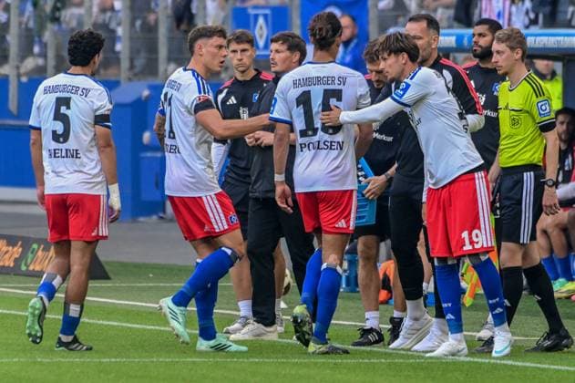 Yussuf Poulsen (HSV) was sent off early in the match for Otto Stange (HSV) Germany, Hamburg, Volksparkstadion, soccer, Bundesliga 1, friendly, Hamburger SV, FC Copenhagen